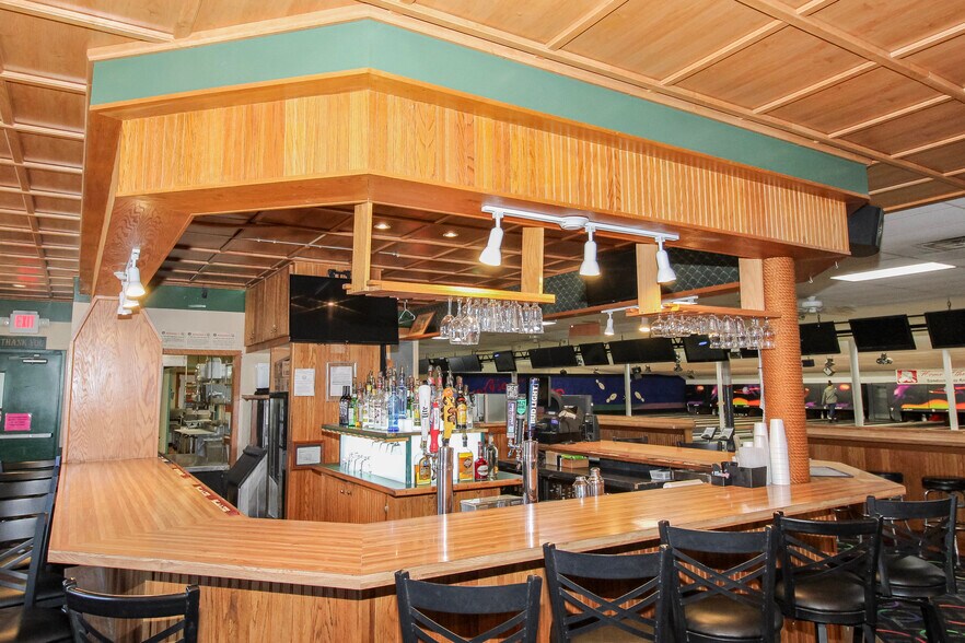 More Photos Of 125 Main St, Huron Bowling Alley For Sale