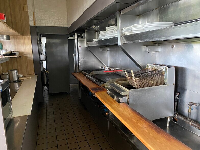 More Photos Of 27701 Orchard Lake Rd, Farmington Hills Restaurant For Sale