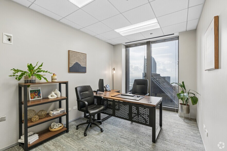More Photos Of 700 Louisiana St, Houston Coworking Space