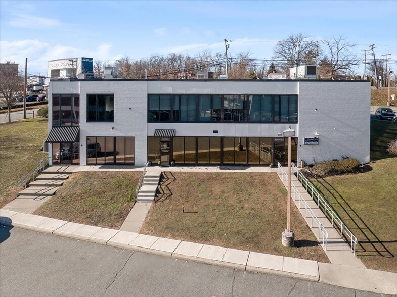 Primary Photo Of 2 Forest Ave, Paramus Medical For Lease