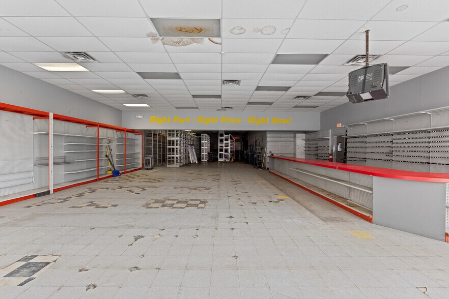 More Photos Of 86 Winter St, Haverhill General Retail For Sale