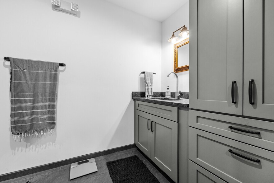 More Photos Of 905 NW 2nd St, Gainesville Industrial For Lease