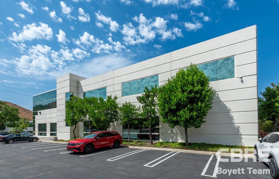 More Photos Of 26025 Mureau Rd, Calabasas Office For Sale
