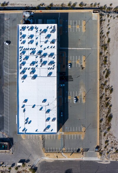 More Photos Of 19533 McLane St, Palm Springs Distribution For Sale