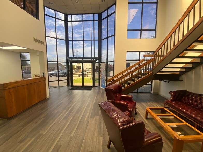 More Photos Of 695 Tower Dr, Kennedale Distribution For Lease