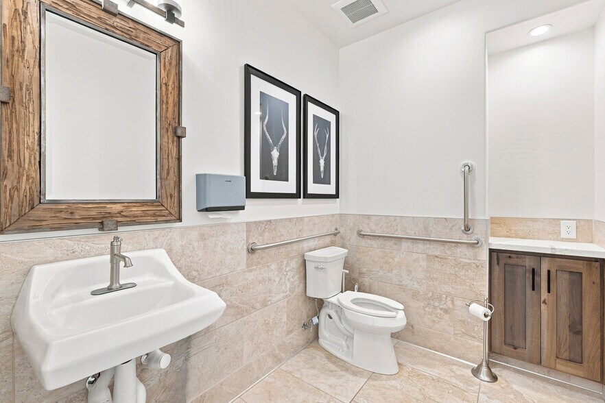 More Photos Of 2220 Taxi Way, Prescott Industrial For Sale