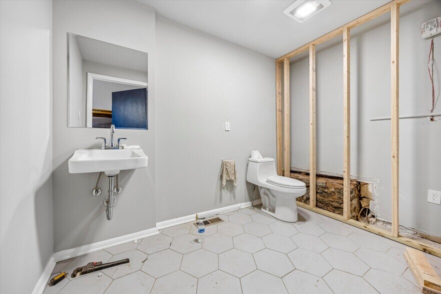 More Photos Of 1909 S Broad St, Philadelphia Office Residential For Sale