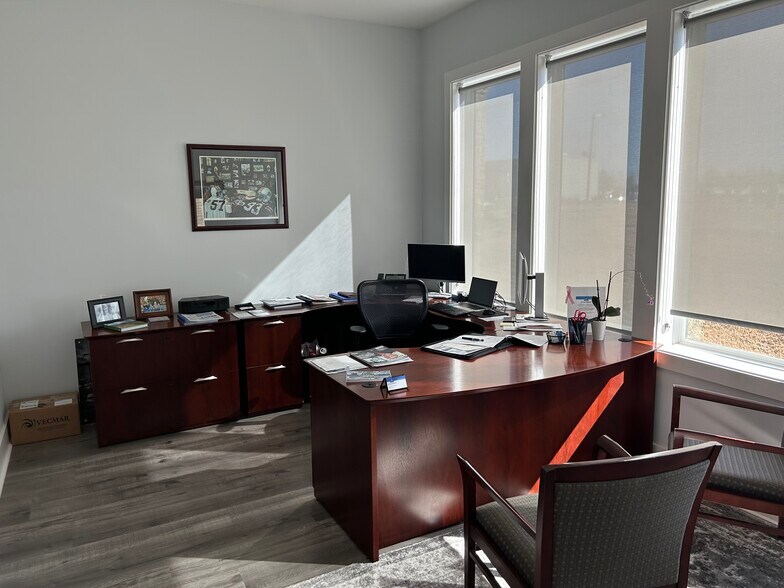 More Photos Of 337 Airport Rd, Auburn Office Residential For Lease