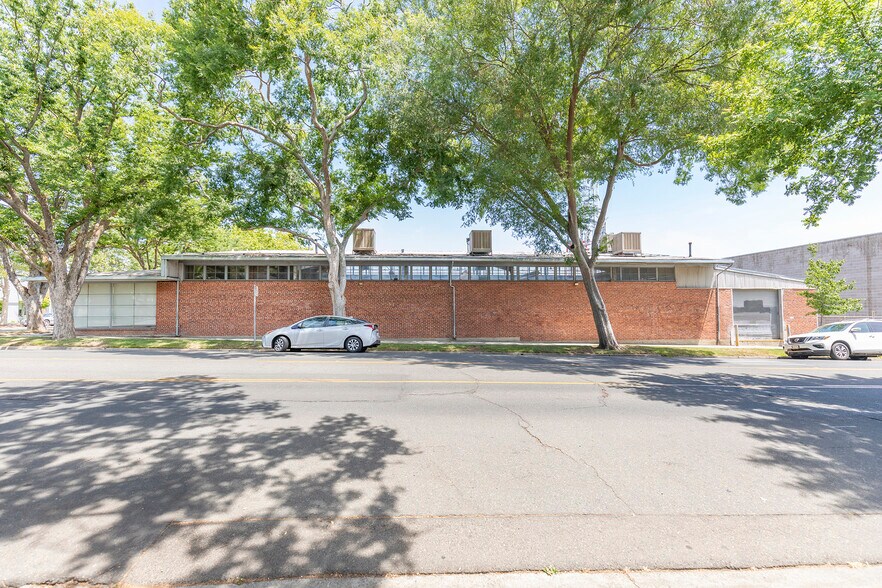 More Photos Of 1829 22nd St, Sacramento Warehouse For Lease