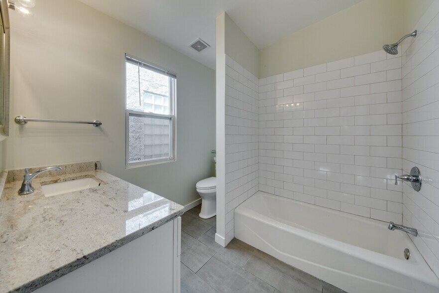 More Photos Of 1246 N Cleaver St, Chicago Apartments For Sale