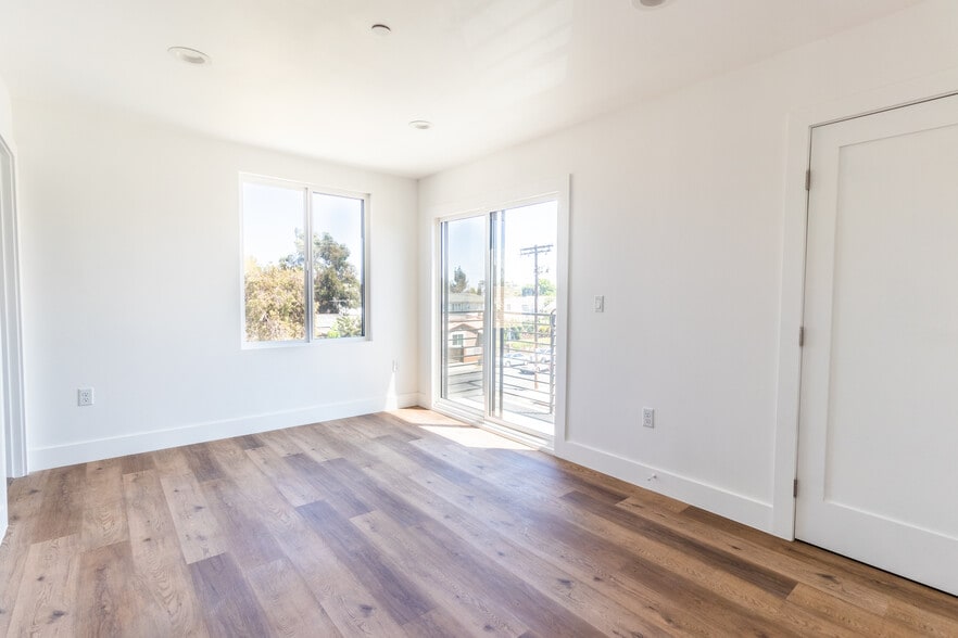 More Photos Of 4505 W 18th St, Los Angeles Multifamily For Sale