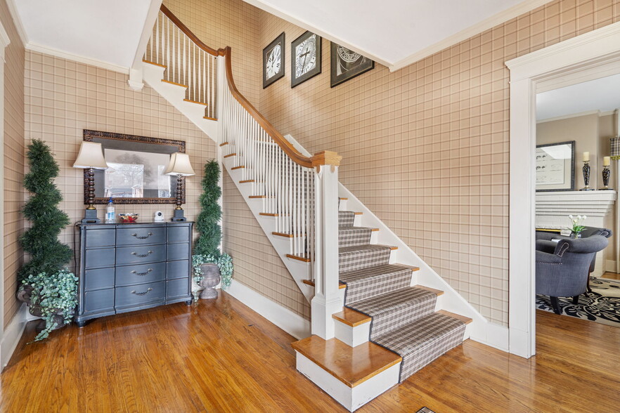 More Photos Of 1201 E Walnut St, Springfield Loft Creative Space For Sale
