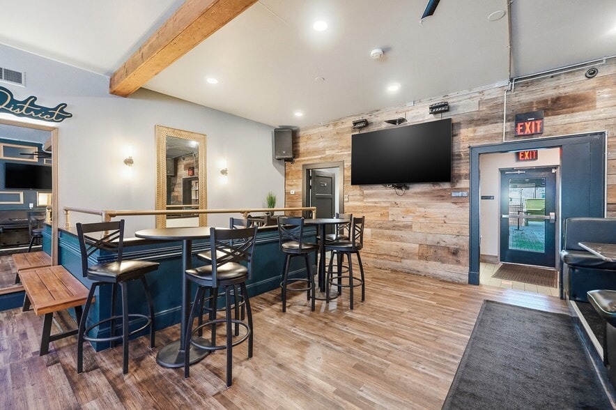 More Photos Of 4034 Hamilton Ave, Cincinnati Storefront Retail Office For Sale