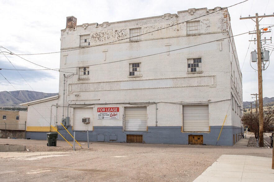 More Photos Of 902 S 1st Ave, Pocatello Distribution For Lease
