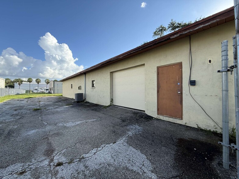 More Photos Of 2123 Whitfield Park Ave, Sarasota Industrial For Sale