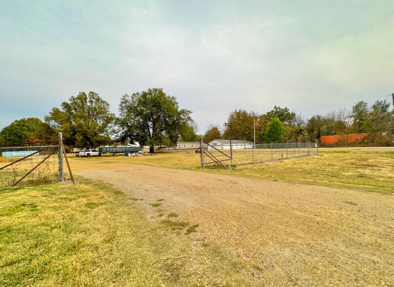 More Photos Of 600 Quitman St, Sledge Land For Sale