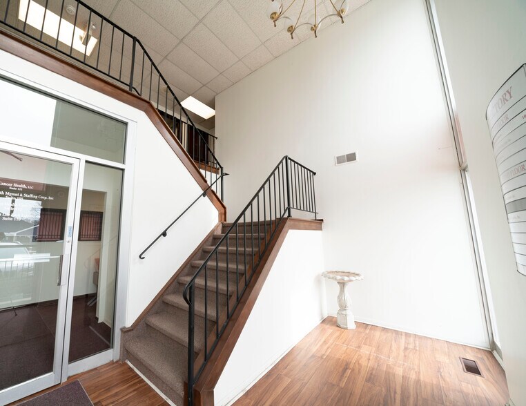 More Photos Of 18600 W 10 Mile Rd, Southfield Office For Sale