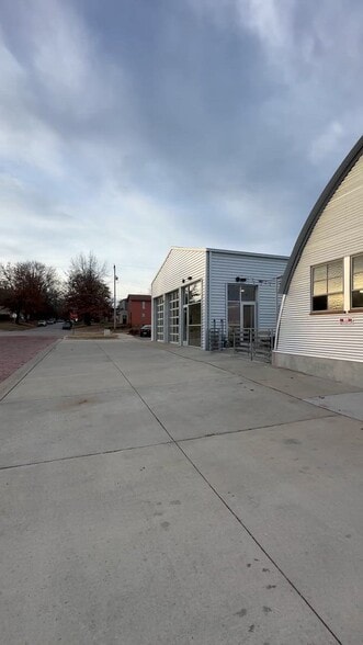 More Photos Of 839-841 Pennsylvania St, Lawrence Warehouse For Sale
