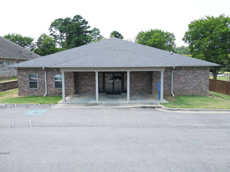 Primary Photo Of 1111 Fayetteville Rd, Van Buren Office For Sale