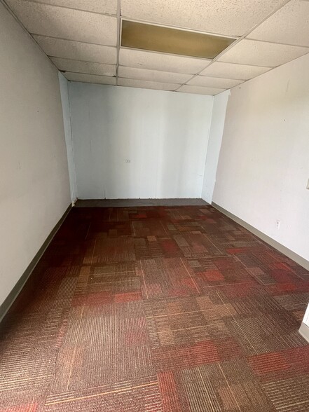 More Photos Of 4040 SW Military Dr, San Antonio Freestanding For Lease