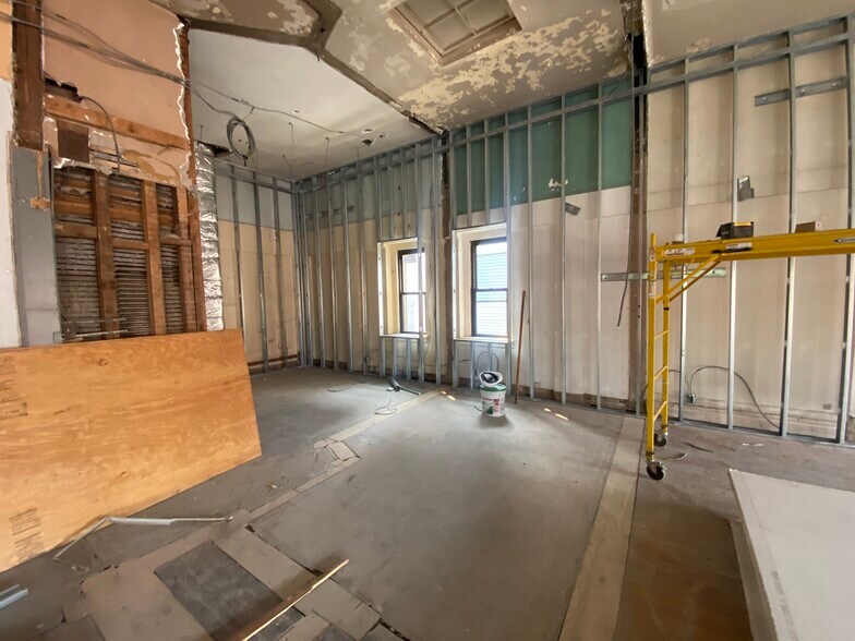 More Photos Of 694 Manhattan Ave, Brooklyn Storefront Retail Office For Lease