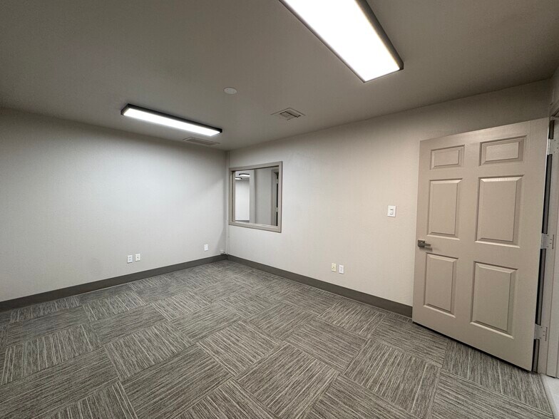 More Photos Of 3745 E Wier Ave, Phoenix Warehouse For Lease