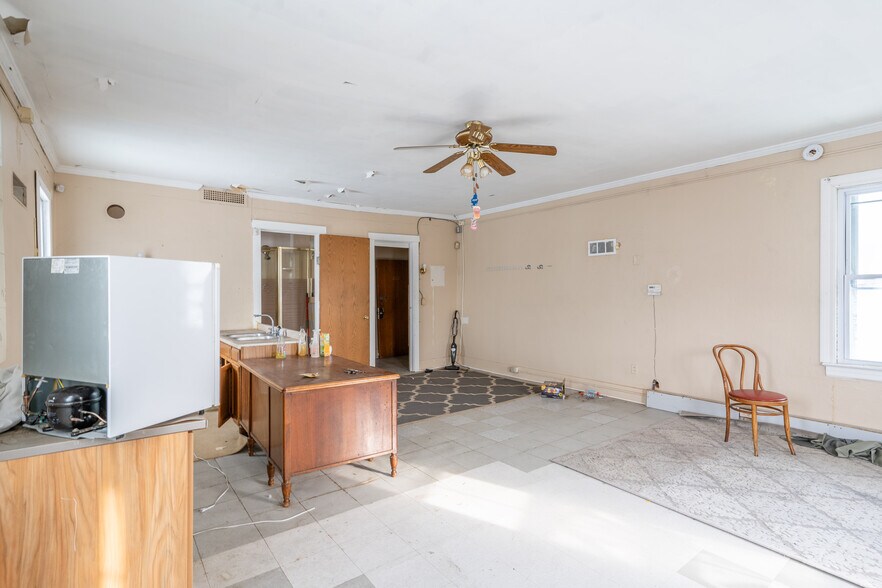 More Photos Of 392 Lyell Ave, Rochester Bar For Sale