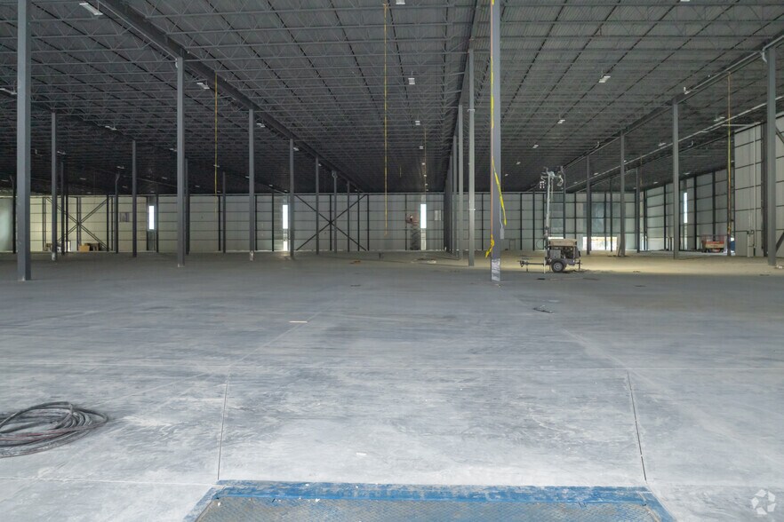 More Photos Of 22 Medicorum Pl, Hamilton Distribution For Lease