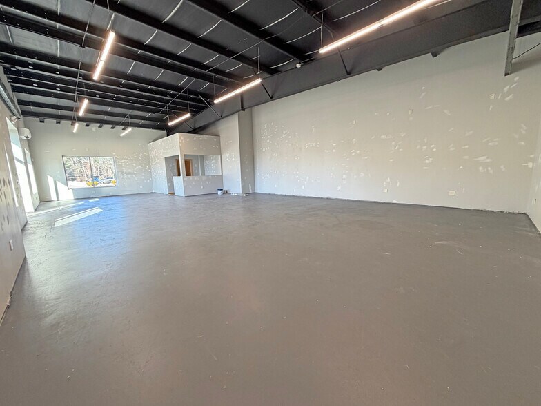 More Photos Of 183-187 Route 108, Somersworth Storefront For Lease