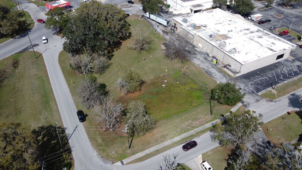 More Photos Of 5810-5840 SE Abshier Blvd, Belleview Storefront For Lease