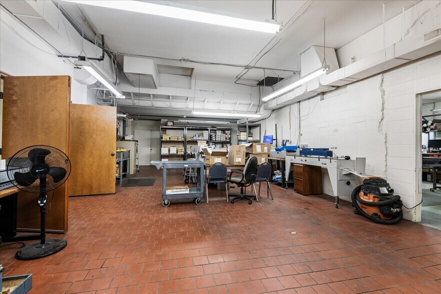 More Photos Of 110 N Cascade St, Kennewick Flex For Sale