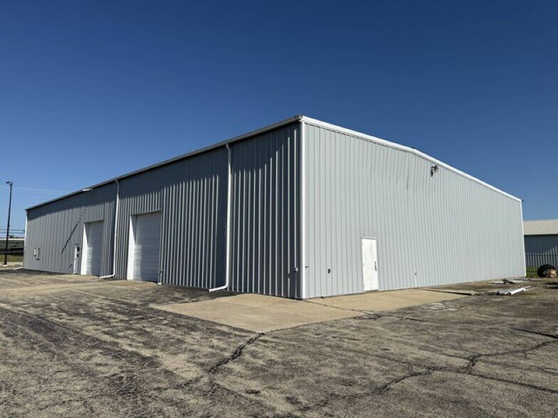 More Photos Of 115 S Ridge Rd, Minooka Warehouse For Sale