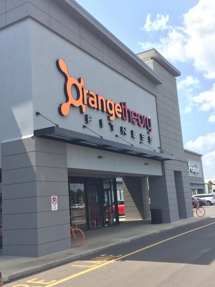 More Photos Of 1675 W Smith Valley Rd, Greenwood General Retail For Lease