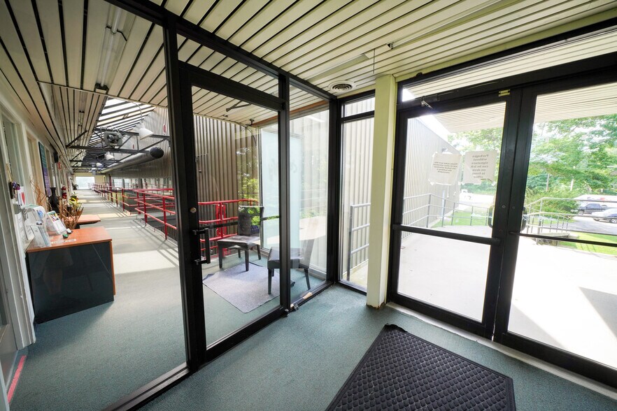 More Photos Of 248 Northport Ave, Belfast Manufacturing For Sale