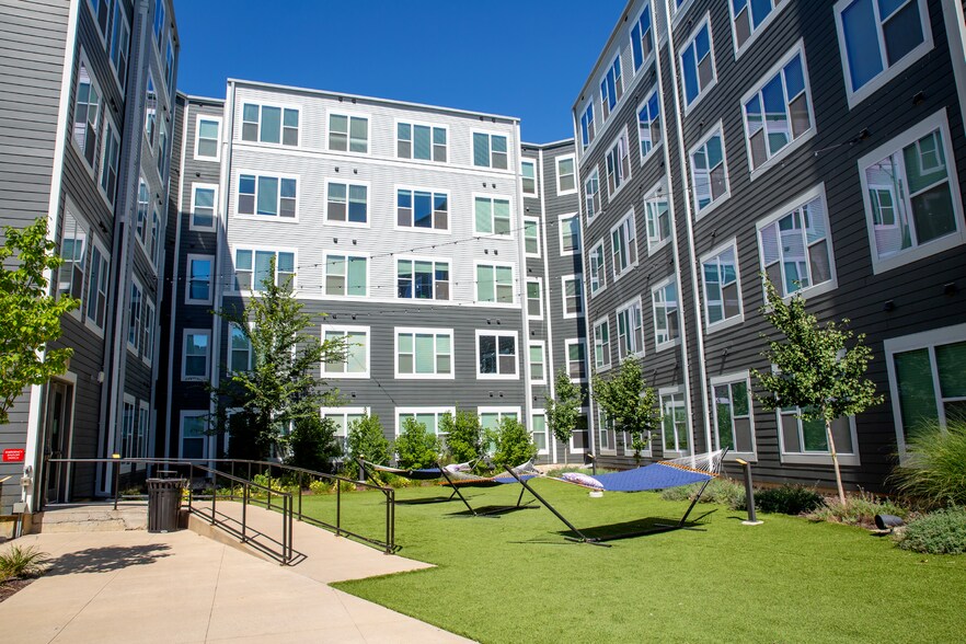 More Photos Of 104 E 7th St, Coralville Apartments For Lease