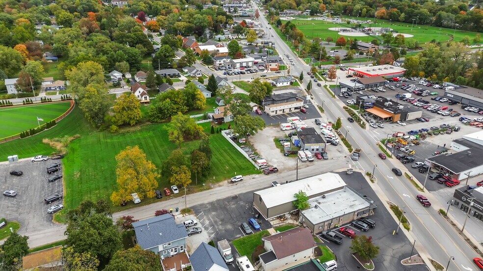 More Photos Of 1001-1003 Calumet Ave, Valparaiso Auto Repair For Sale