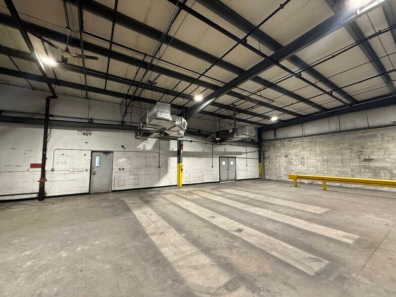 More Photos Of 701 Fentress Blvd, Daytona Beach Distribution For Lease