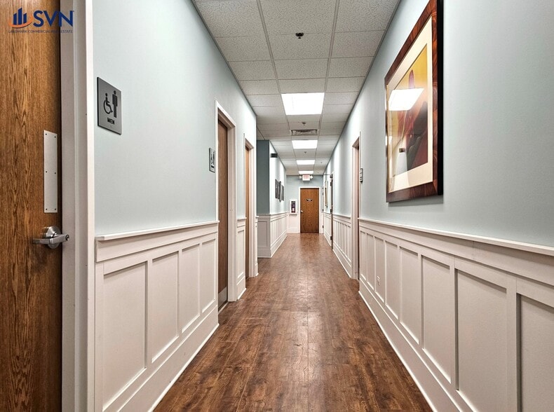 More Photos Of 524 W State St, Geneva Storefront Retail Office For Lease