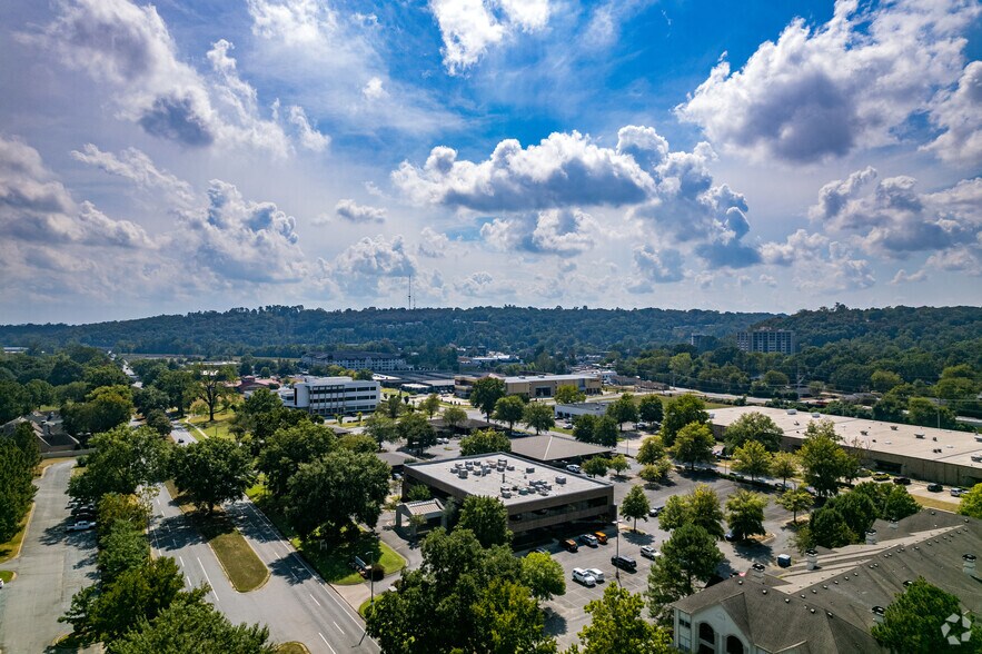 More Photos Of 2120 Riverfront Dr, Little Rock Office For Lease