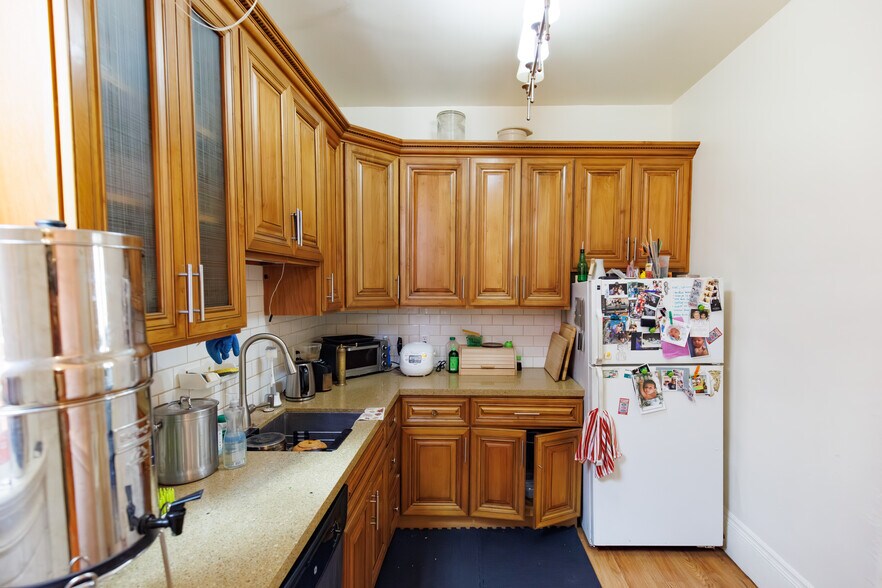More Photos Of 667 10th St, Oakland Apartments For Sale