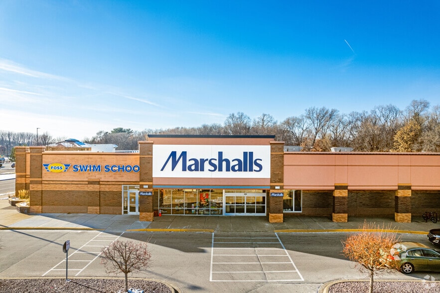 More Photos Of 905-955 E County Rd E, Vadnais Heights General Retail For Lease