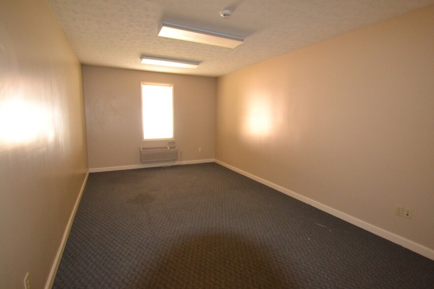 More Photos Of 6531 Effingham Way, Columbus Office For Lease