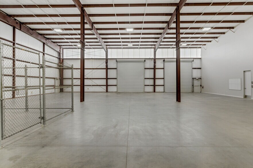 More Photos Of 8110 Parkside Ave, Baytown Warehouse For Sale