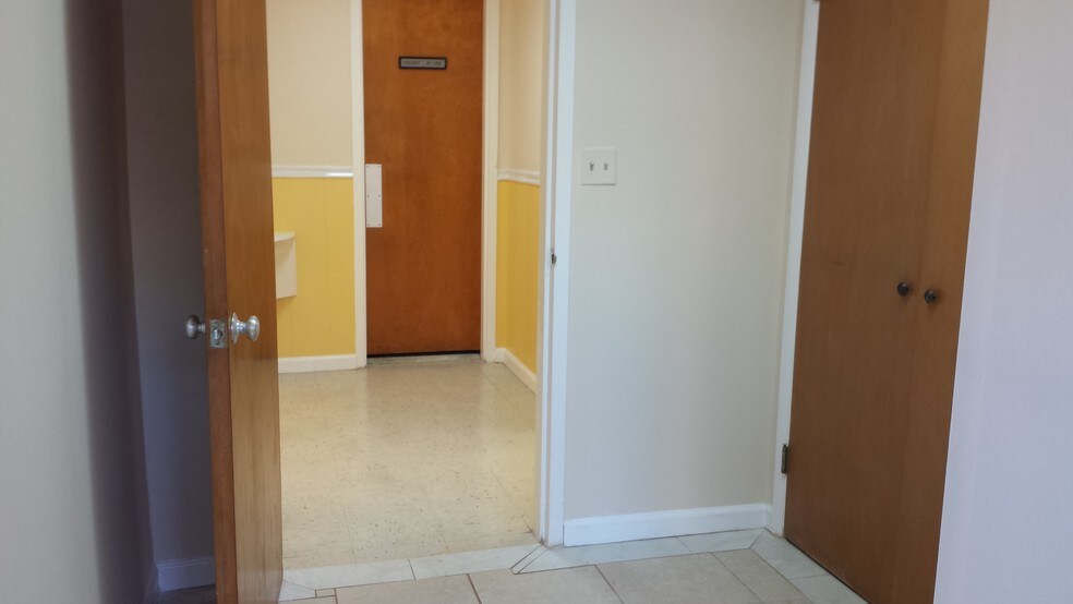 More Photos Of 3910 University Dr, Fairfax Storefront Retail Office For Lease