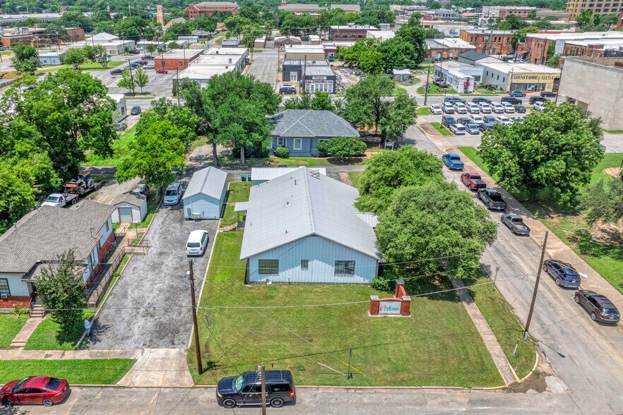 More Photos Of 220 S Elm St, Sherman Office For Sale