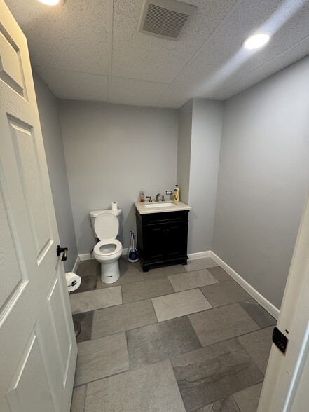 More Photos Of 472 N McLean Blvd, Elgin Medical For Sale