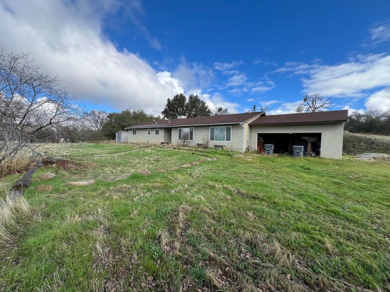 More Photos Of 28549 Auberry Rd, Clovis Flex For Sale