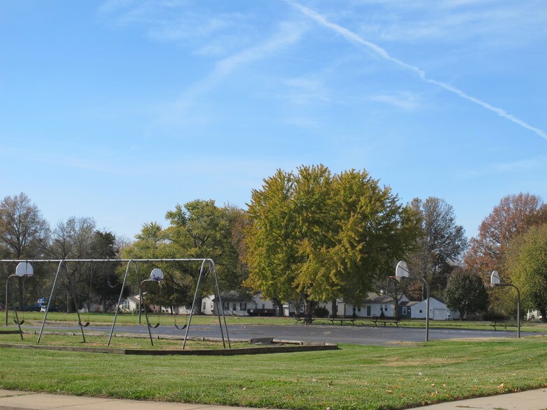 More Photos Of 1901 Mascoutah Ave, Belleville Schools For Lease