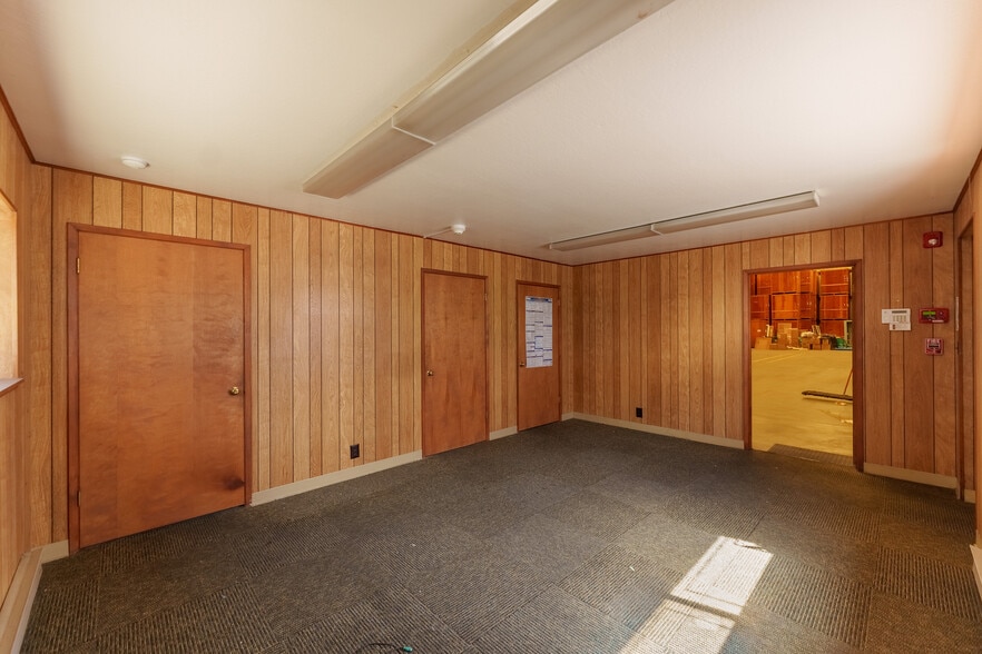 More Photos Of 1359 Dayton St, Salinas Warehouse For Lease