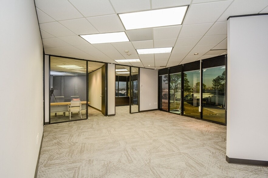 More Photos Of 6100 Corporate Dr, Houston Medical For Sale